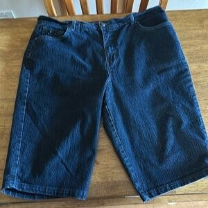 Gloria Vanderbilt women’s Amanda dark blue Capri size 16W